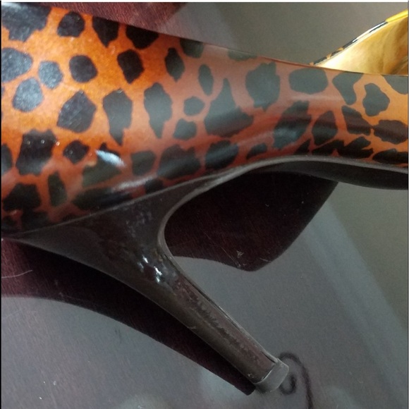 Gianni Bini Cheetah print Peeptoe leather heels - Picture 7 of 7